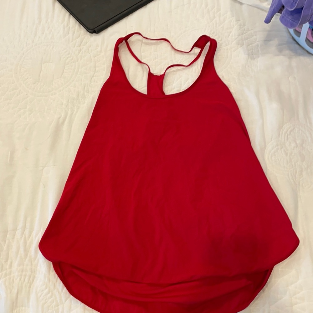 red lululemon tank